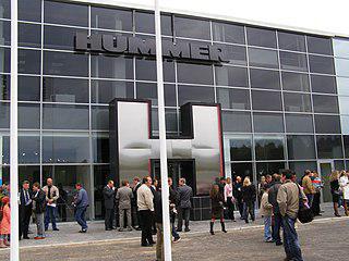 В основу автомобиля Бэтмена в последних фильмах про этого супергероя легли марки «Lamborghini» и «Hummer». Фото 3 