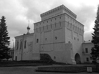 Впритык с трёхсотлетней башней — «визитной карточкой» Ярославля — планируется построить торгово-развлекательный центр. Фото 3 