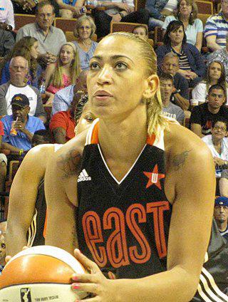 За один сезон бразильская баскетболистка выиграла три национальных первенства на трёх разных континентах. Фото 1 