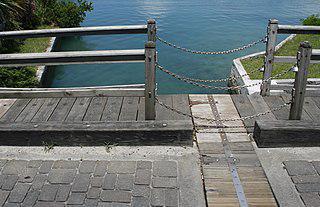 Два Бермудских острова соединяет самый маленький в мире разводной мост. Фото 1 