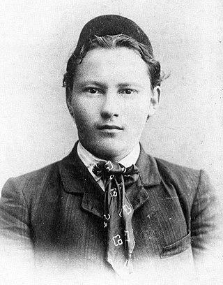 Дважды заслуженный деятель издал энциклопедию одного человека. Фото 1 