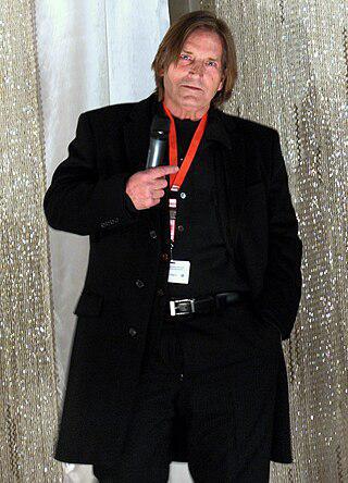 Джо Далессандро, не будучи профессиональным актёром, проделал путь от съёмок в гей-порно до ролей в фильмах Луи Маля и Фрэнсиса Форда Копполы. Фото 5 