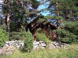 Характерная особенность русской деревянной часовни (на илл.) — трёхкосящатое окно. Фото 2 
