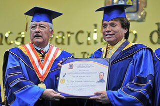 Известный немецкий лингвист — свояк первой южноафриканской женщины, удостоенной звания почётного доктора (на илл.). Фото 1 