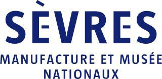 На ферме Марии-Антуанетты «деревянная» посуда была на самом деле из драгоценного севрского фарфора. Фото 2 