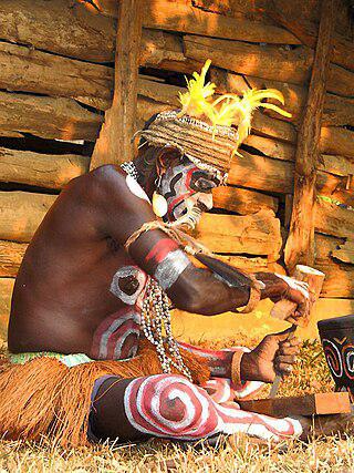 Наследник богатейшей семьи, исследователь Майкл Рокфеллер пропал без вести во время экспедиции в Океании, возможно, он был убит и съеден местными племенами. Фото 1