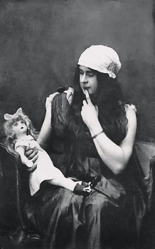 Основатель секты изображал девочку Меточку, а молодую сектантку «превратил» в юношу. Фото 1 