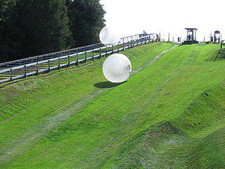 Передвигаться можно не только на воздушном, но и на водном шаре. Фото 2 
