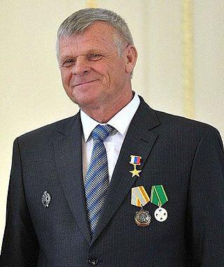 Перевозка соломы делает людей героями. Фото 1 