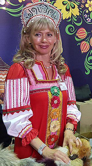 Привыкнув бегать от ухажёров через WC, она скрылась в Штатах и от своего мужа, дав сюжет фильму «Американская дочь». Фото 1 