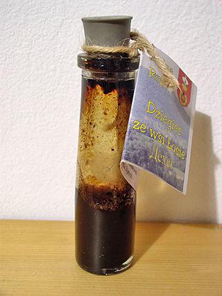 В 1681 году старообрядцы сумели измазать дёгтем царские ризы и гробницы в Архангельском соборе Московского кремля. Фото 1 