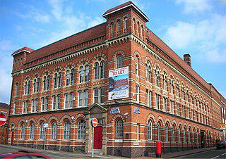 В бирмингемском Музее стальных перьев обучают шрифту Брайля и навыкам каллиграфии. Фото 4 