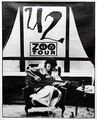 В ходе тура Zoo TV во время исполнения одной из песен фронтмен U2 обливал зрителей шампанским. Фото 2 