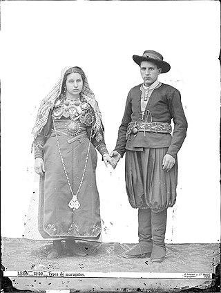 В Испании на Новый год пастухи в овчинных тулупах и на ходулях пахали снег. Фото 2 