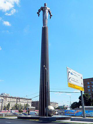 В конце прошлого года москвичи наблюдали «взлёт» многотонного титанового памятника Гагарину в космос. Фото 3 