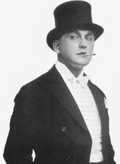 В песне сумрачного Пьеро белый цвет был символом траура. Фото 2 