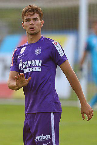 Австрийский футболист начал свою профессиональную карьеру с удаления. Фото 2 