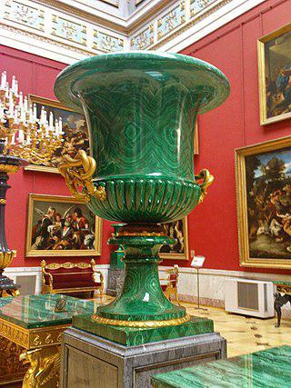 Директор музея с крупнейшей коллекцией яиц Фаберже стал использовать тягач для показа экспонатов в отдалённых сельских районах. Фото 3 