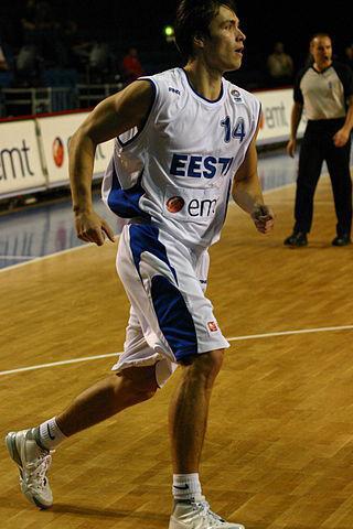 Эстонский баскетболист два раза подряд выиграл чемпионат Италии с разными клубами. Фото 2 