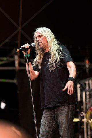 Лейбл не захотел предоставить музыканту копию альбома в подарок для его родителей. Фото 1