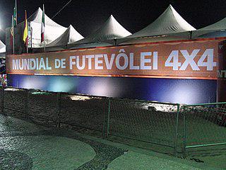 Новый вид спорта появился из-за запрета играть в футбол на пляже Копакабана. Фото 2 