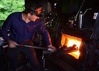 Перед тем как стать королем, принцу иногда приходится поработать кочегаром на крейсере. Фото 2