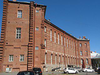 Первое крытое спортивное сооружение России — удобный для скалолазания недострой. Фото 1 