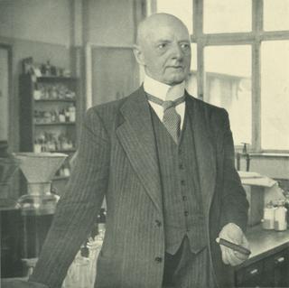 Первооткрыватель этих колец не имел никакого систематического образования, однако стал автором более 800 научных статей и книг. Фото 1 