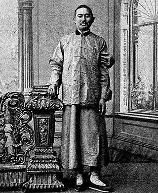 Первый фотограф Лхасы, чьи фото были опубликованы, и первый в истории фотограф Лхасы, известный по имени, прятали друг от друга фотоаппараты. Фото 4 