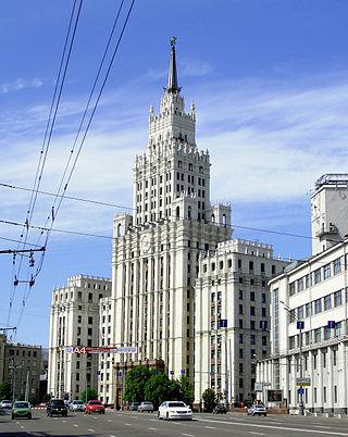 Почти полвека назад на площади Красных ворот появился «мужик в пиджаке». Фото 1 