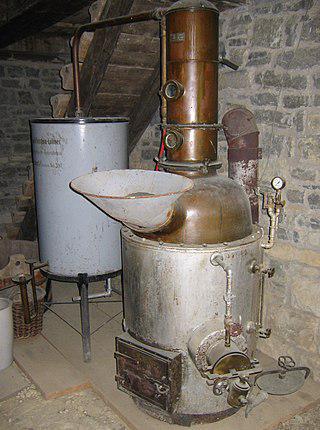 Подавать виски со льдом придумали американские бутлегеры времён сухого закона, стремившиеся таким образом улучшить вкус самогона. Фото 1 