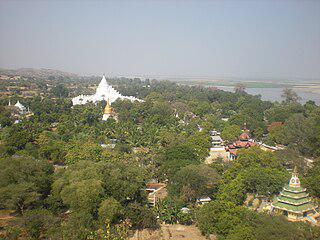 Приехав в Мингун, вы сможете бесплатно ударить в третий по величине колокол мира. Фото 2 