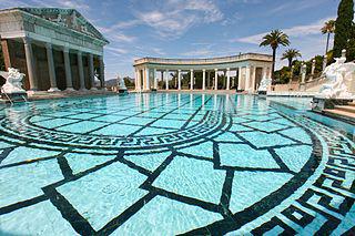 Прототипом гражданина Кейна послужил медиамагнат Уильям Рендольф Херст, а прототипом гигантского поместья Кейна — пышная резиденция Херста в Калифорнии. Фото 3 