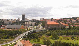 Церковь Благовещения из чешского города Мост (на фото) входит в Книгу рекордов Гиннесса как самое тяжёлое из когда-либо перемещённых зданий. Фото 1 