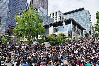 В ответ на движение по сносу памятников в США Трамп постановил создать Национальный сад героев. Фото 1 