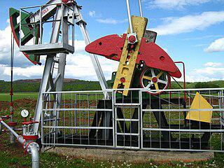 В результате катастрофы, вызванной бурением нефтяной скважины, озеро Пенёр за несколько дней превратилось из пресноводного в солёное. Фото 2 