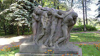 Вопрос о группе голых мужчин с телом вождя решался на специальном заседании Политбюро. Фото 2 