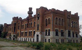 Здание одного из институтов нефтеперерабатывающей отрасли украшено псевдо-минаретом. Фото 2 