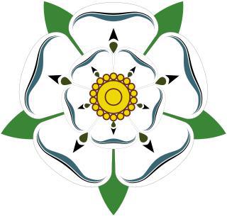 Белый цветок был символом войны, рода и графства. Фото 1 