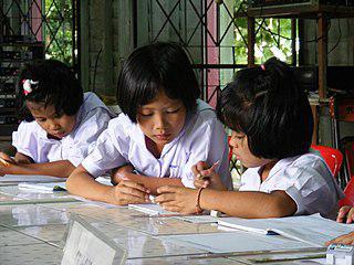 Болельщики и военные привлекают к себе внимание тем же способом, что и новорождённые. Фото 3 