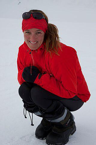 Британская путешественница-экстремалка (на илл.) первой добралась до Южного полюса на устройстве с мускульной тягой, опередив соперников-мужчин. Фото 2 