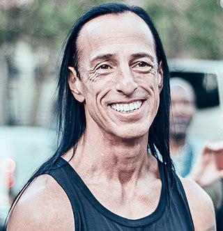 Дизайнер, который отказался приглашать Майкла Джексона и Канье Уэста на Парижскую неделю моды, пригласил туда эстонских панков. Фото 1 