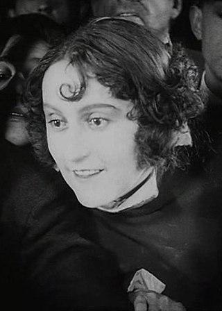 Две актрисы взяли один и тот же псевдоним: одна — в честь реальной кинозвезды, другая  — в честь героя песни. Фото 3 