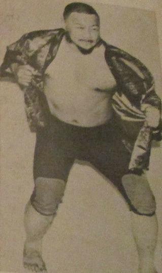 Гавайский спортсмен, оказавшись на ринге, любил бросать соль в глаза противников. Фото 1 