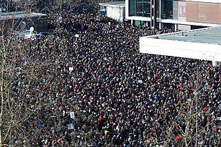 Иногда люди раздеваются (на илл.) не просто так, а в знак протеста. Фото 2 