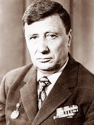 Из покоривших пик Победы членов команды грузинского альпклуба выжил только главный инженер проекта Асуанской плотины. Фото 3 