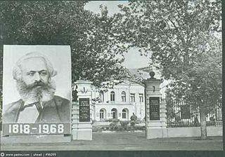 Из-за расширения Пушкинского музея в стиле хай-тек могут пострадать старейшая бензоколонка столицы и копия манчестерского коттеджа Фридриха Энгельса. Фото 4 