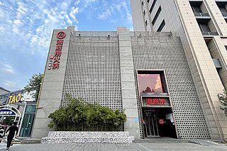 Клиентам китайской сети ресторанов бесплатно делают маникюр и массаж. Фото 3 