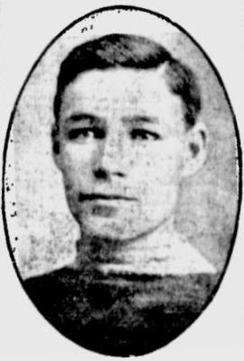 Первый использовавший хоккейную маску вратарь (на илл.) отказался от неё из-за неудобства. Фото 1 