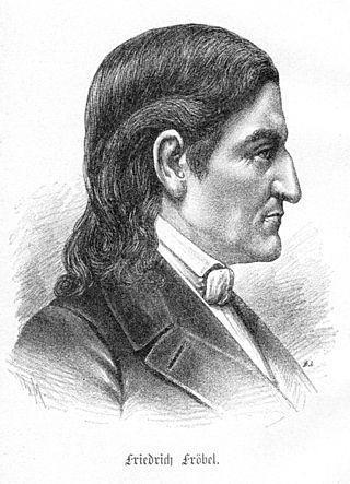 Популярное в Германии рождественское украшение (на илл.) названо в честь педагога. Фото 1 